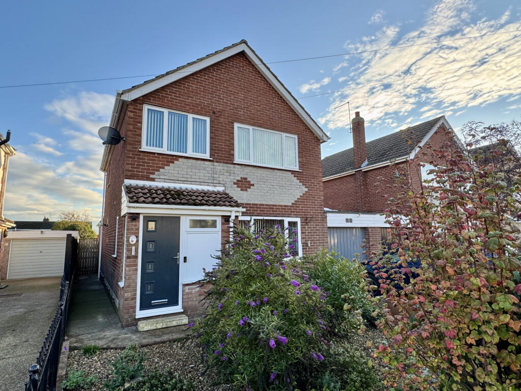 3 Bedroom House - link detached for Sale