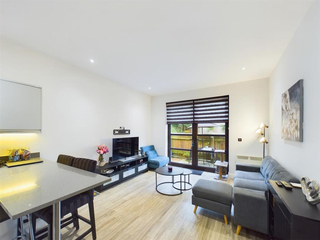 CAM01389G0-PR0070-ST