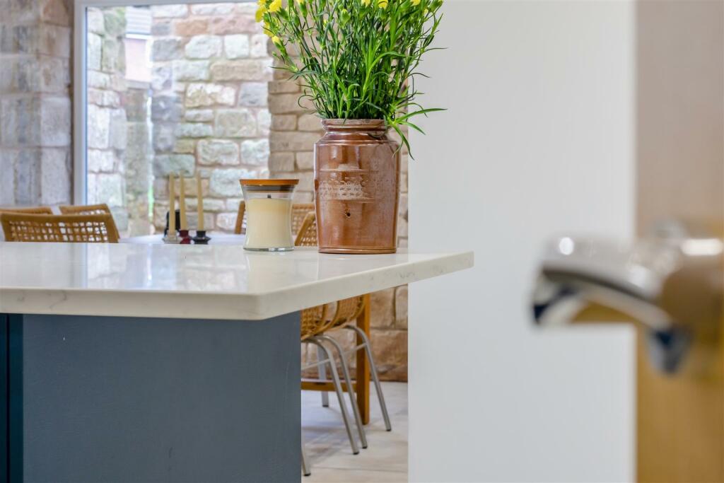 8583926-interior52.jpg