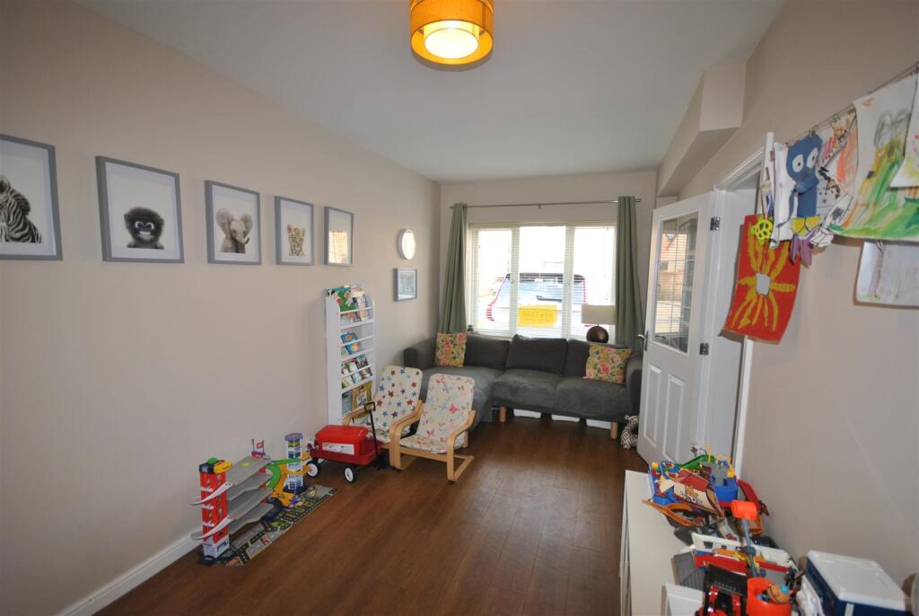 PLAYROOM/STUDY