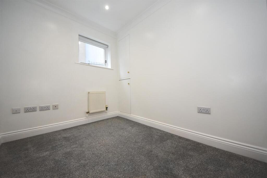 BEDROOM.jpg