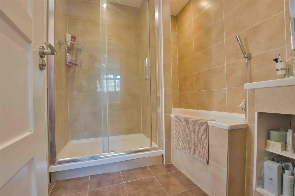 En-Suite Bath/Shower Room