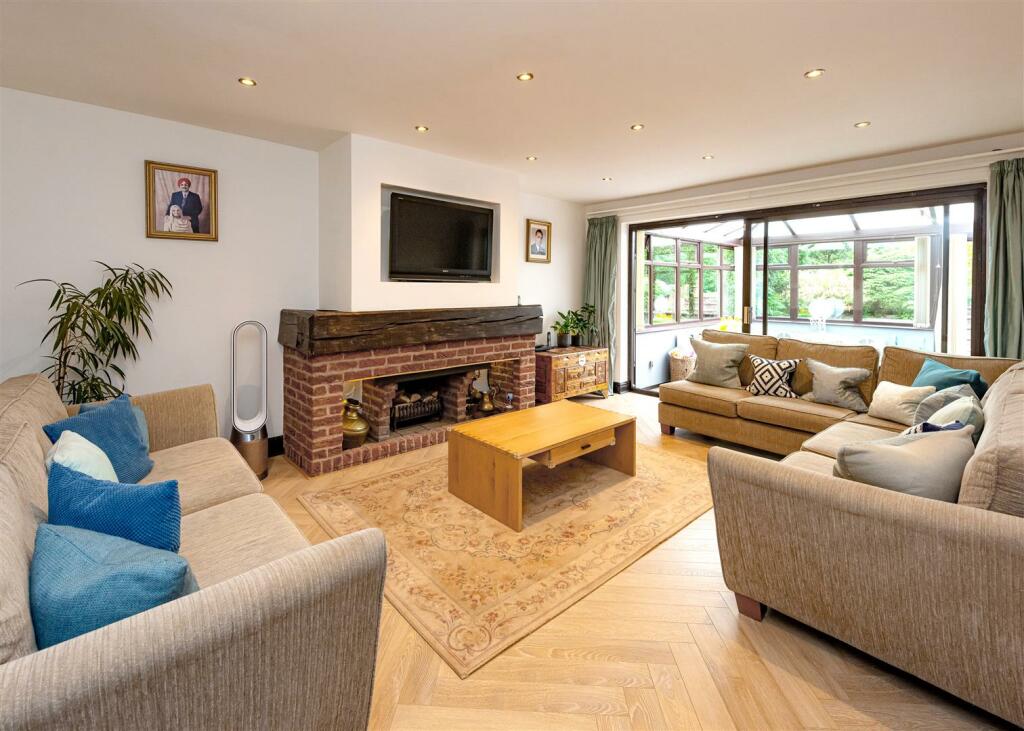 The Squirrels, 27 Stourbridge Road-LivingRoom.jpg
