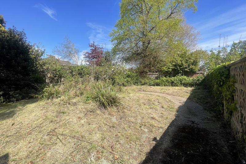 Garden Area Behind Garage