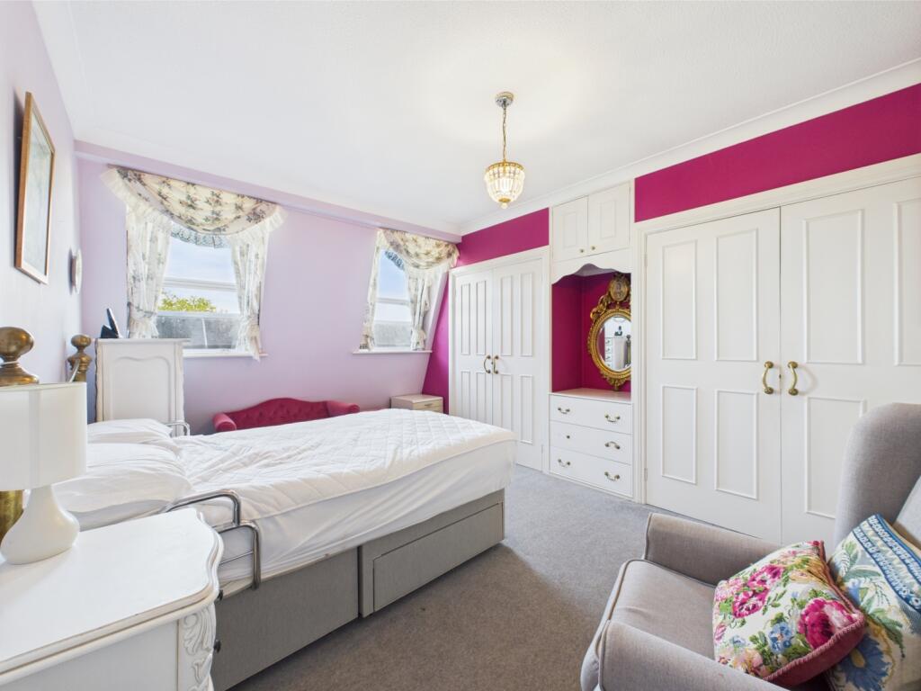 CAM01740G0-PR0385-STILL019