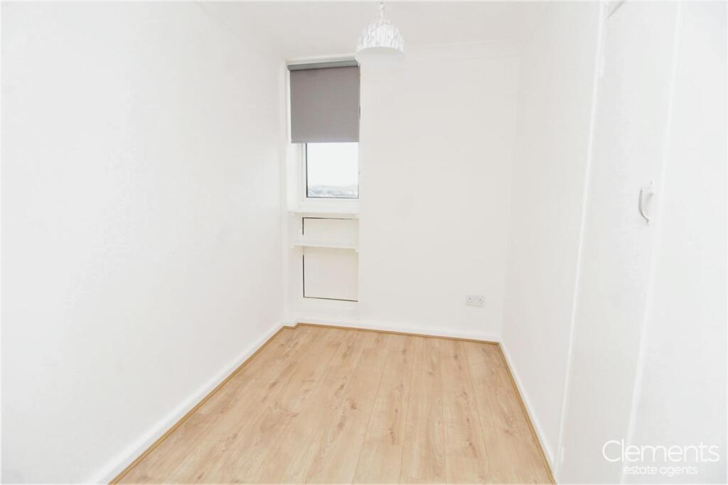BEDROOM.JPG