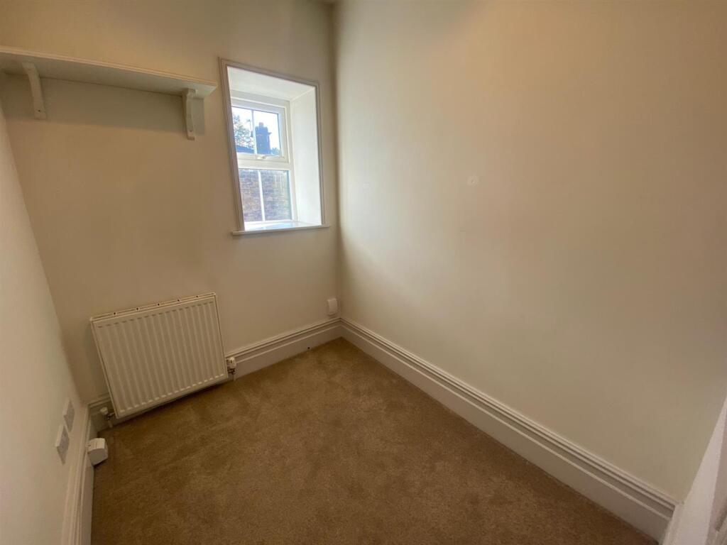 SMALL BEDROOM.jpg