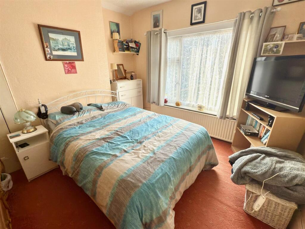 BED 2.jpg