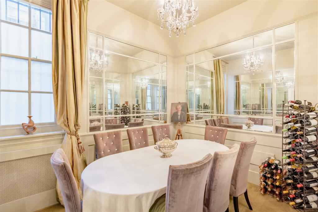 Bedroom/Dining room