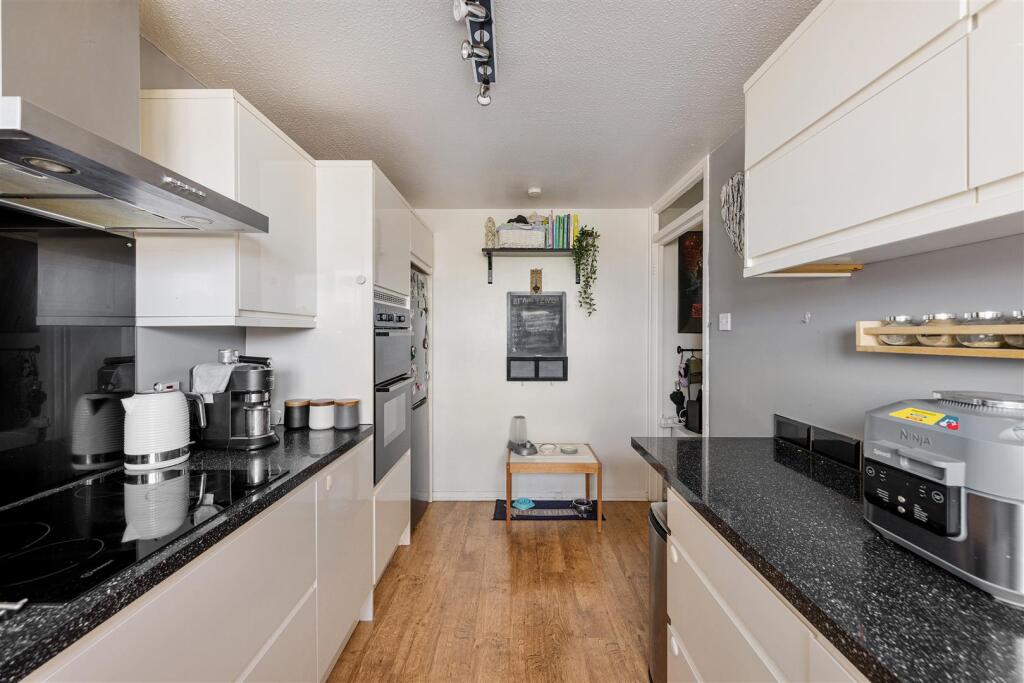 Wyemead Crescent, E4