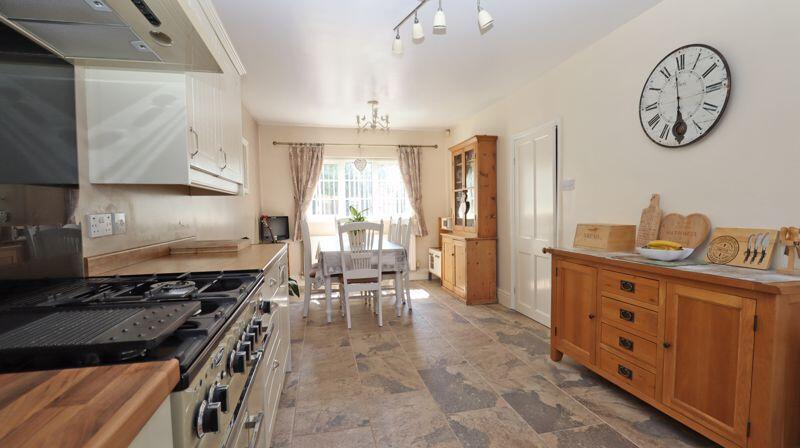 KITCHEN DINING AREA