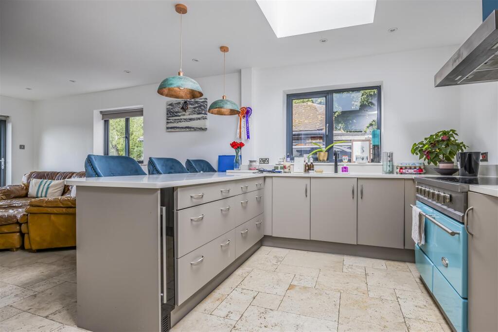 2 Firpiece, Forestside Road, Rowland¿s Castle-Port