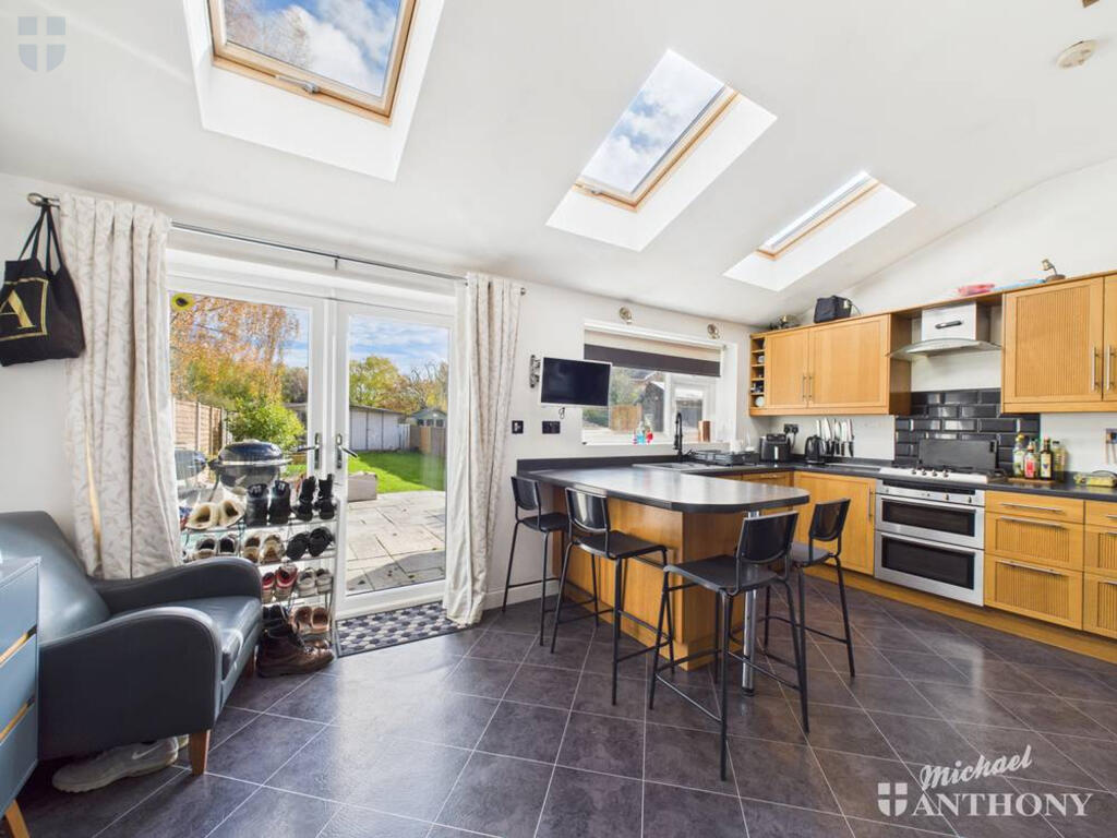 CAM03218G0-PR0821-STILL011-thumbnail-h750-70