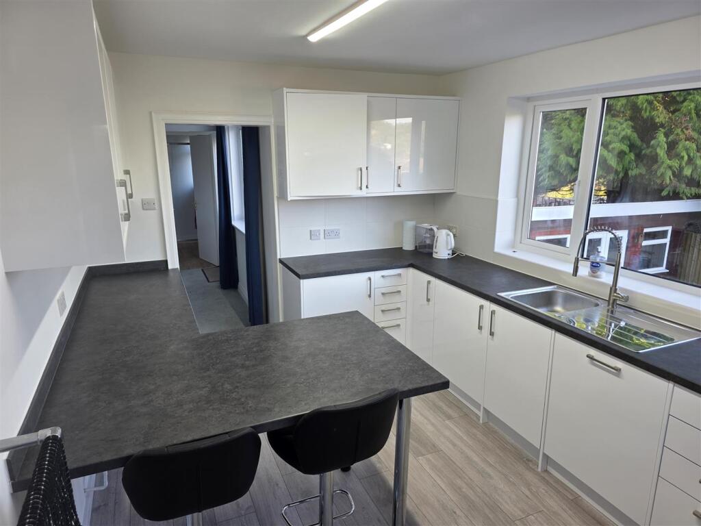 kitchen new 3.jpg