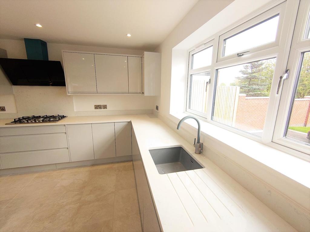 Kitchen 4.jpg