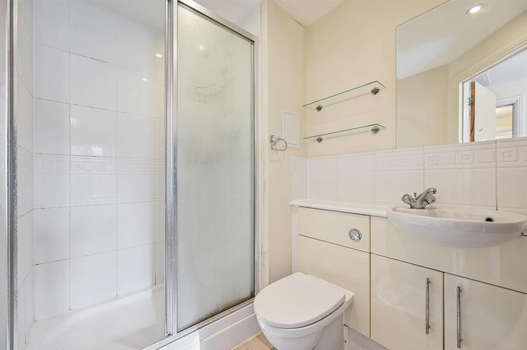 LR - Flat 6, 45 Avian Avenue - Ensuite3 (1).jpg