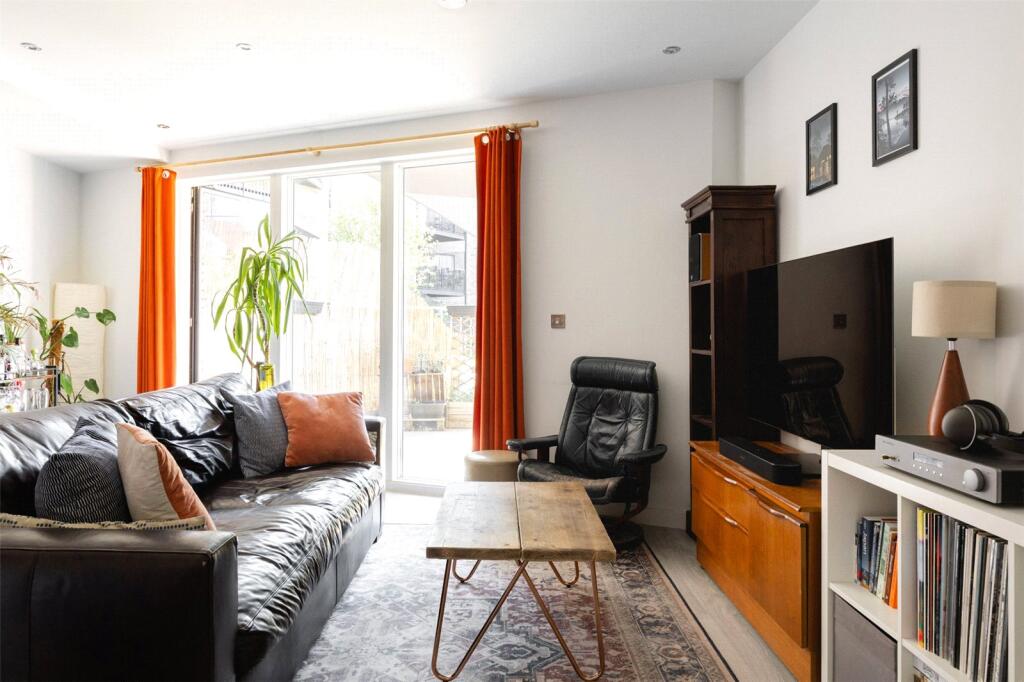 Studio House E20