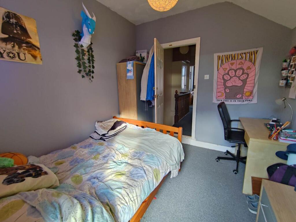 First floor rear bed