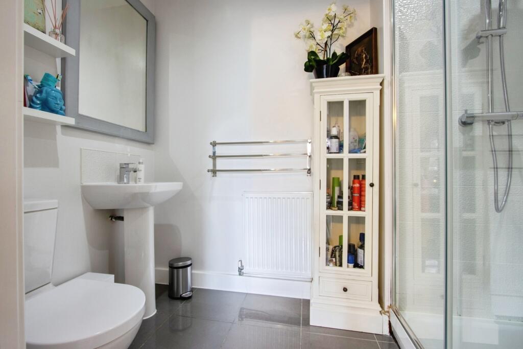 Ensuite(Bedroom One)