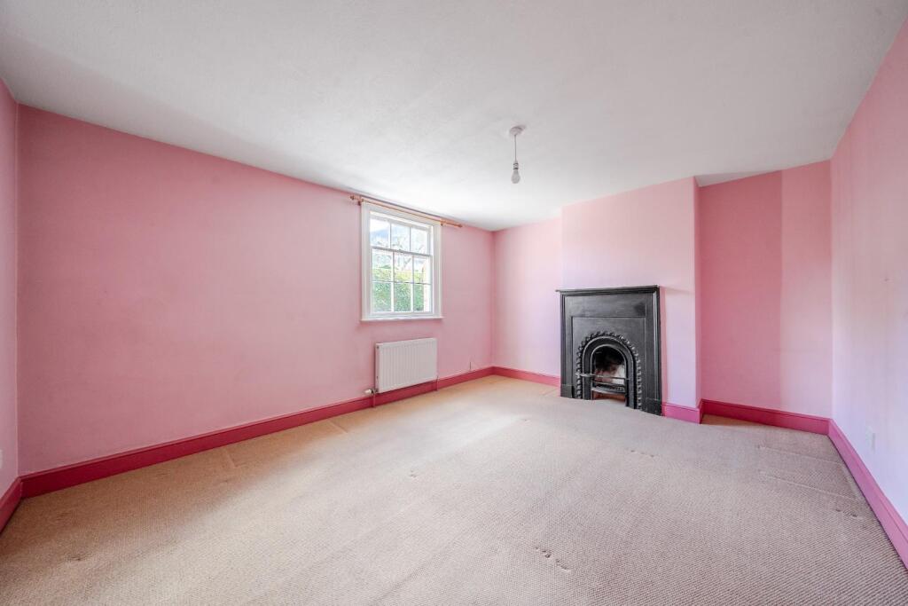 Bedroom 1.jpg