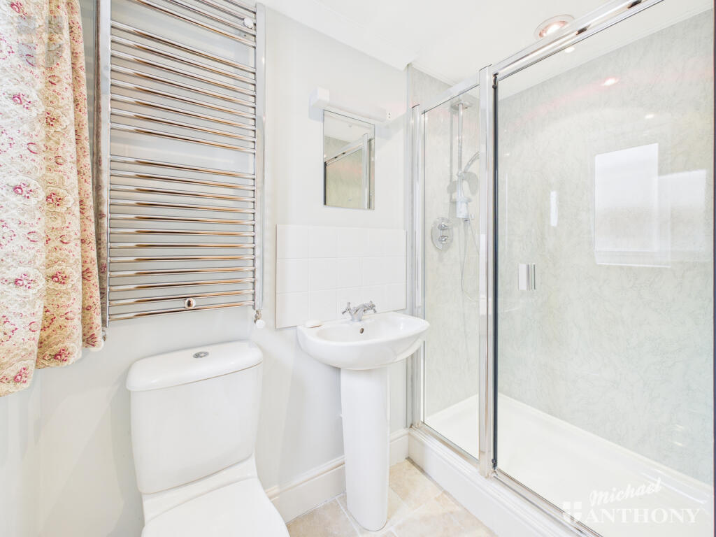 CAM03852G0-PR0454-STILL004