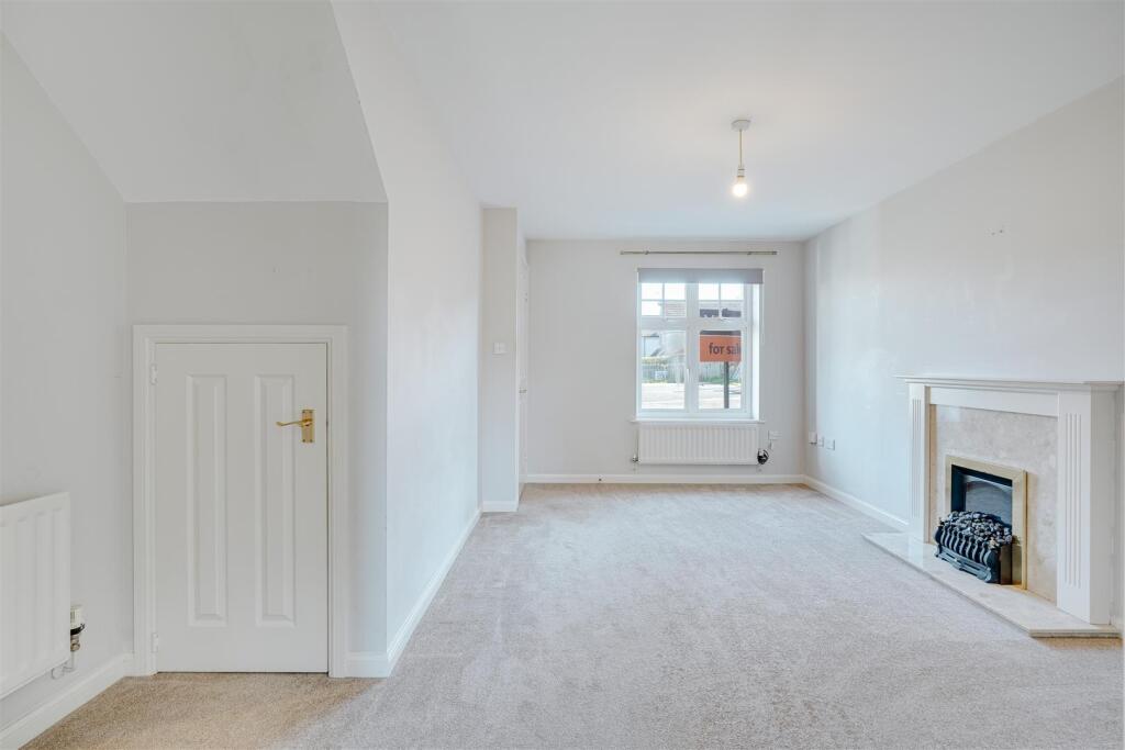 12 Heasman Cl, Newmarket--6.jpg