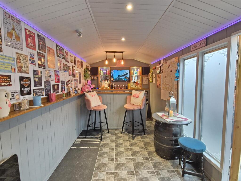 Flamingo Bar &amp; Spa