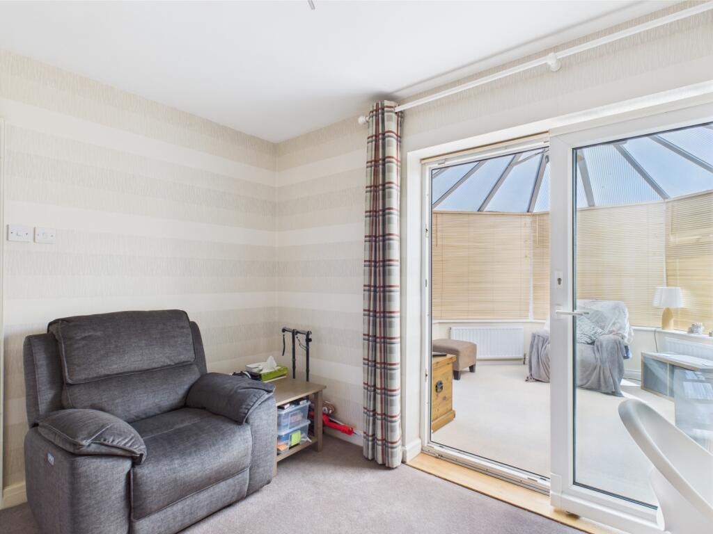 CAM03729G0-PR0051-STILL009