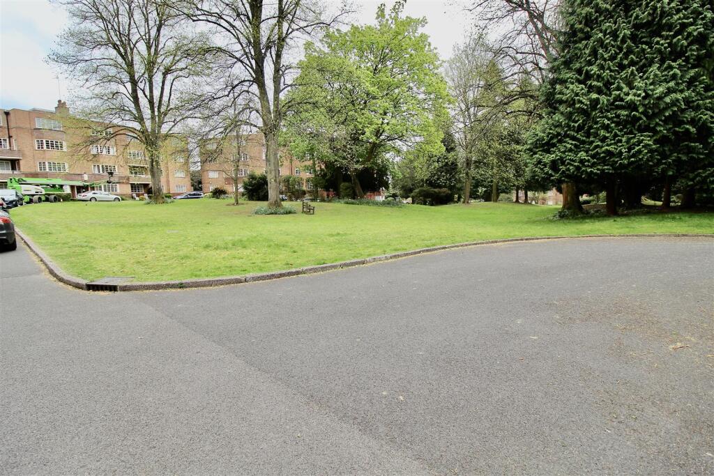 Communal Surroundings