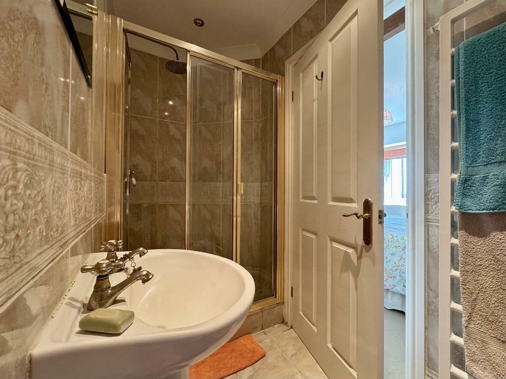 En suite shower room (Bedroom 1)