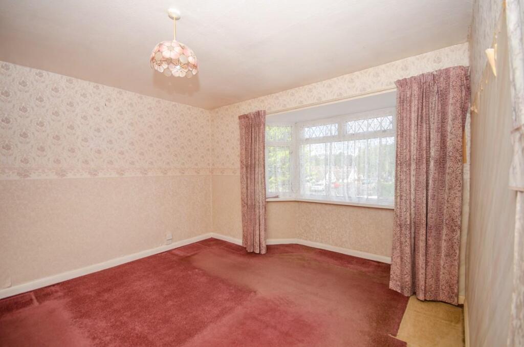 Bedroom 1.jpg