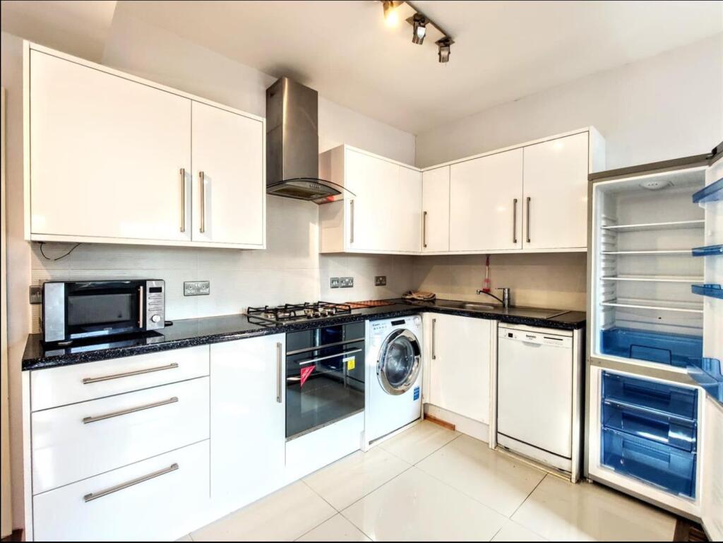 kitchen 3 222 Horn Lane.jpg