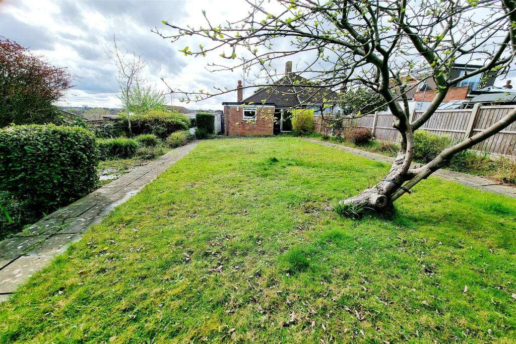 REAR GARDEN: PIC. 2
