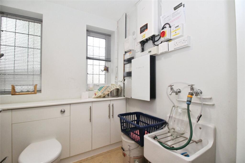 Cloakroom/Wc