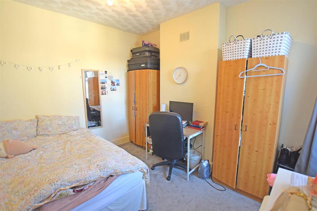 F/F Flat Middle Bedroom No.1