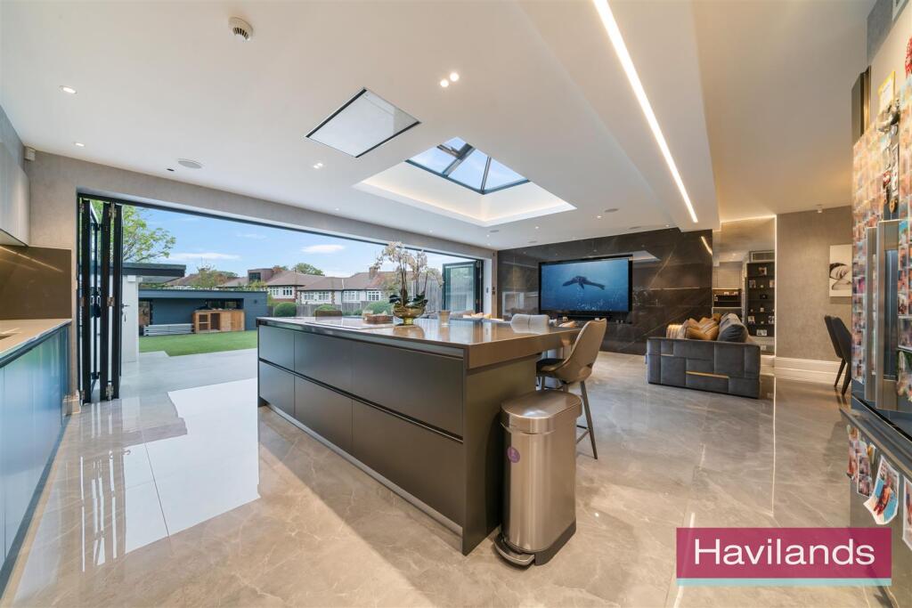 Broadfields Avenue-13.jpg