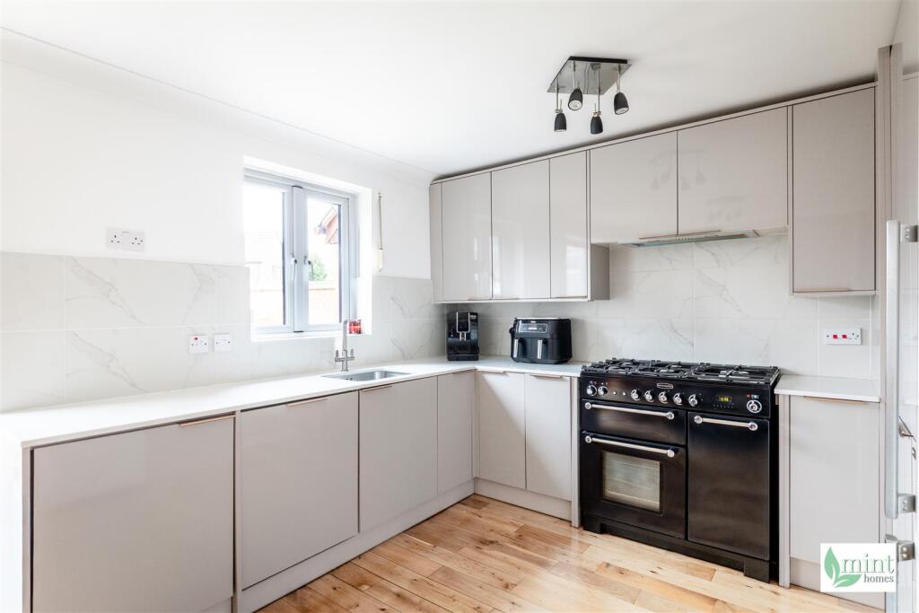 Watermark - 24 Guernsey Close-17.jpg