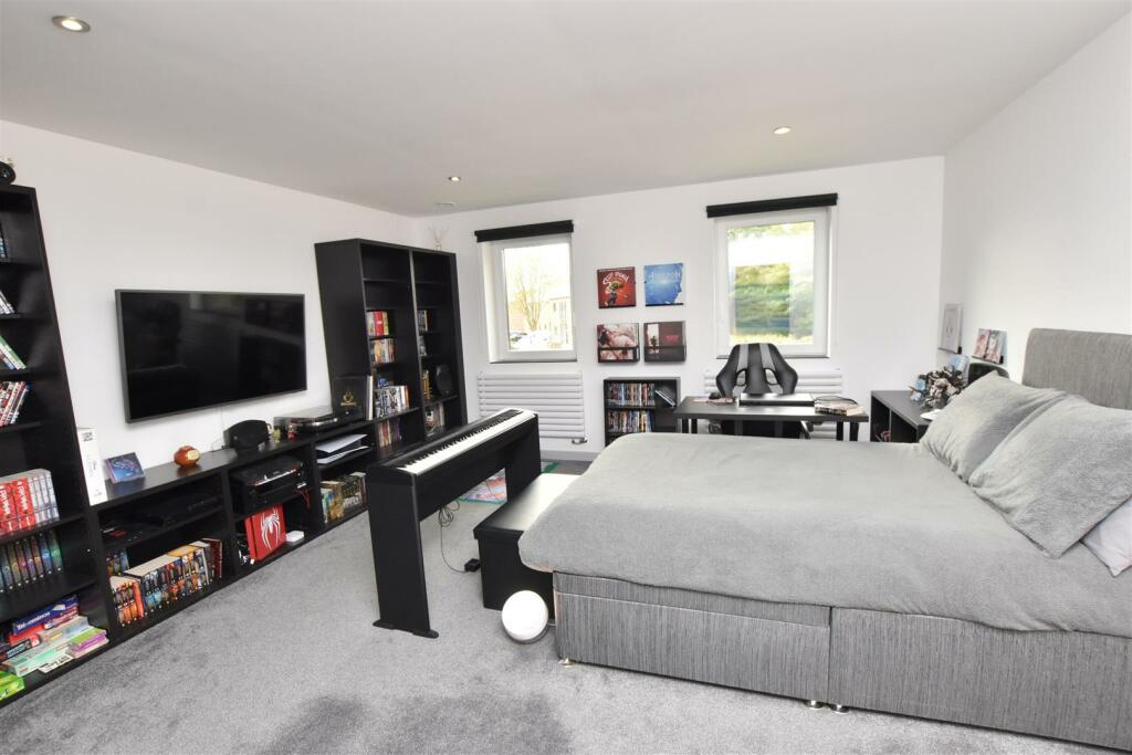 BEDROOM 2 (FRONT)