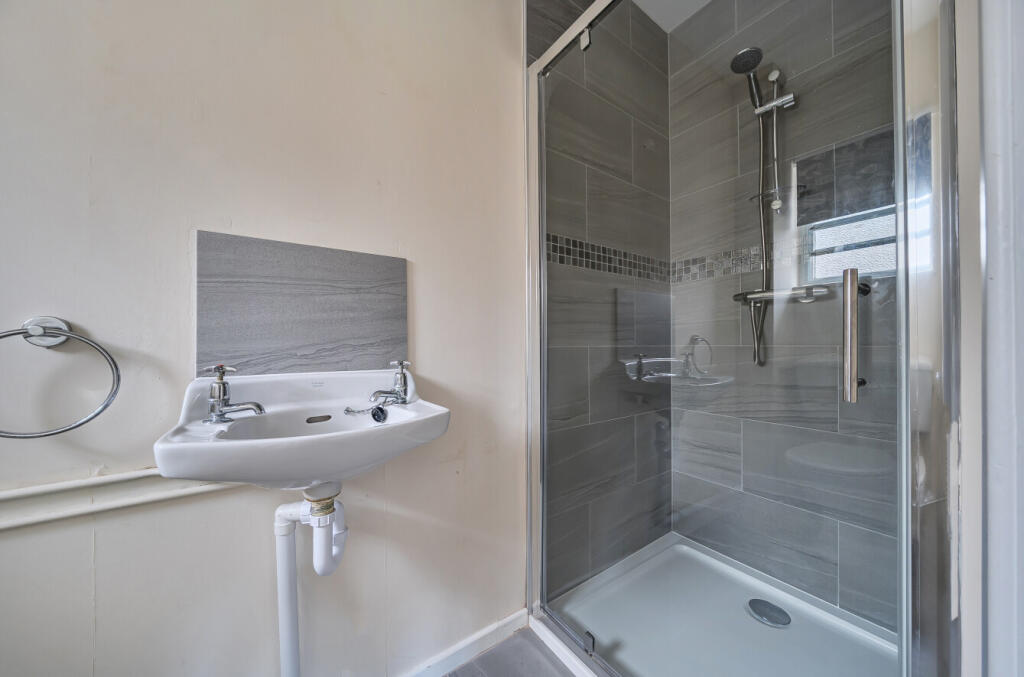 1383582-17-692456...