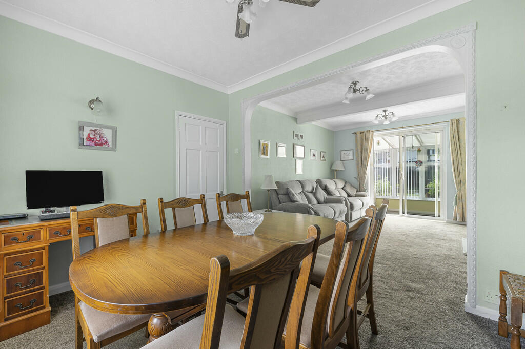 Dining Area (3)