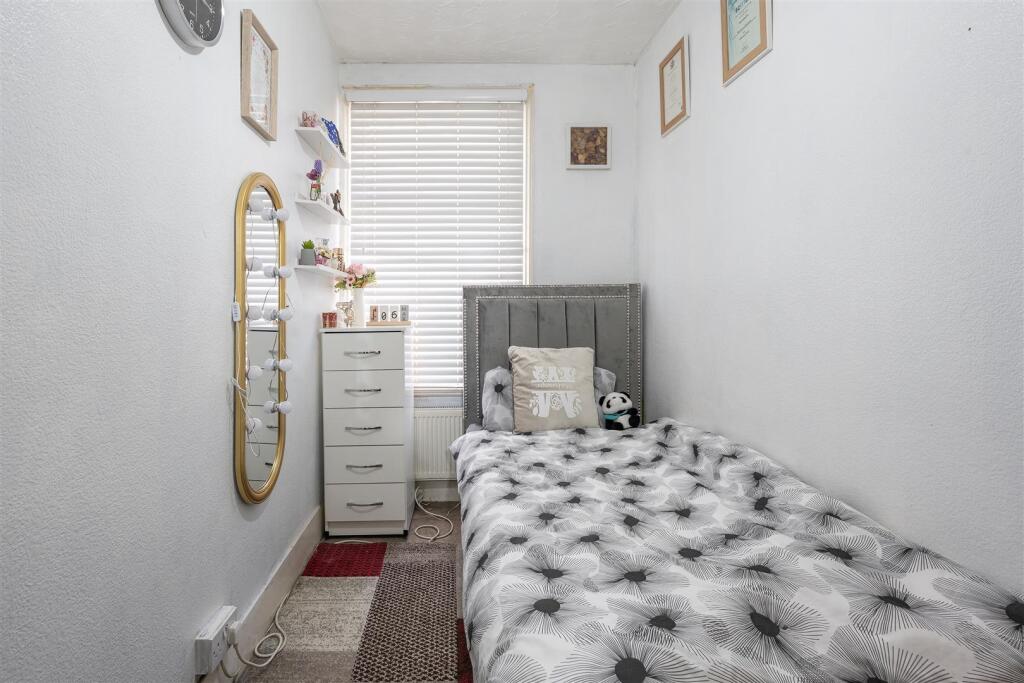 Strone Road E7