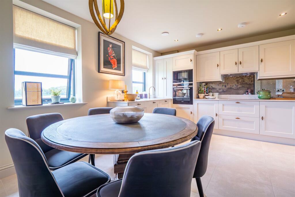 Dining Area.jpg