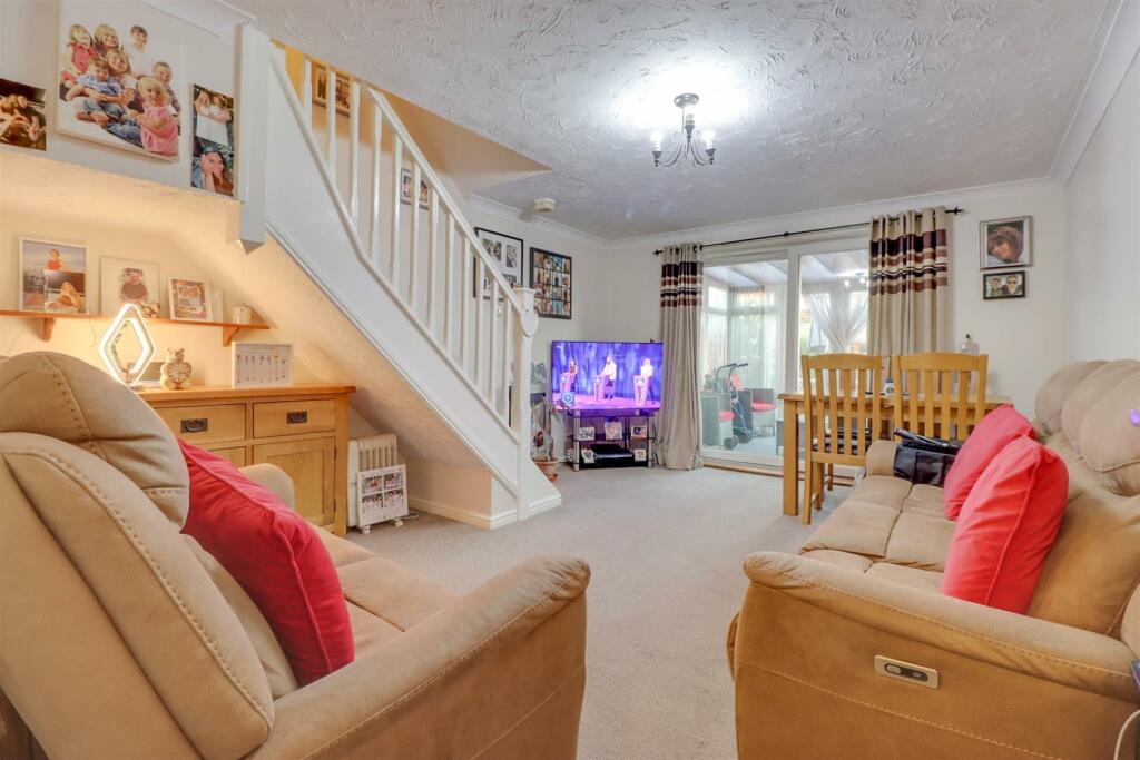 16 LENNOX DRIVE INSIDE-11.jpg