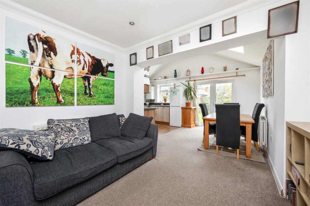 Lynchets Crescent LIVING SPACE.jpeg