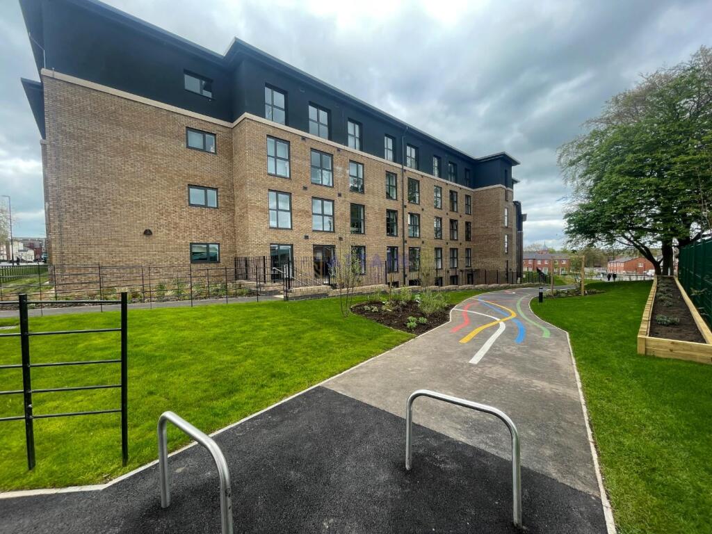Path next to building.jpg