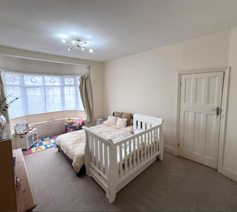 BEDROOM 1 (1).PNG