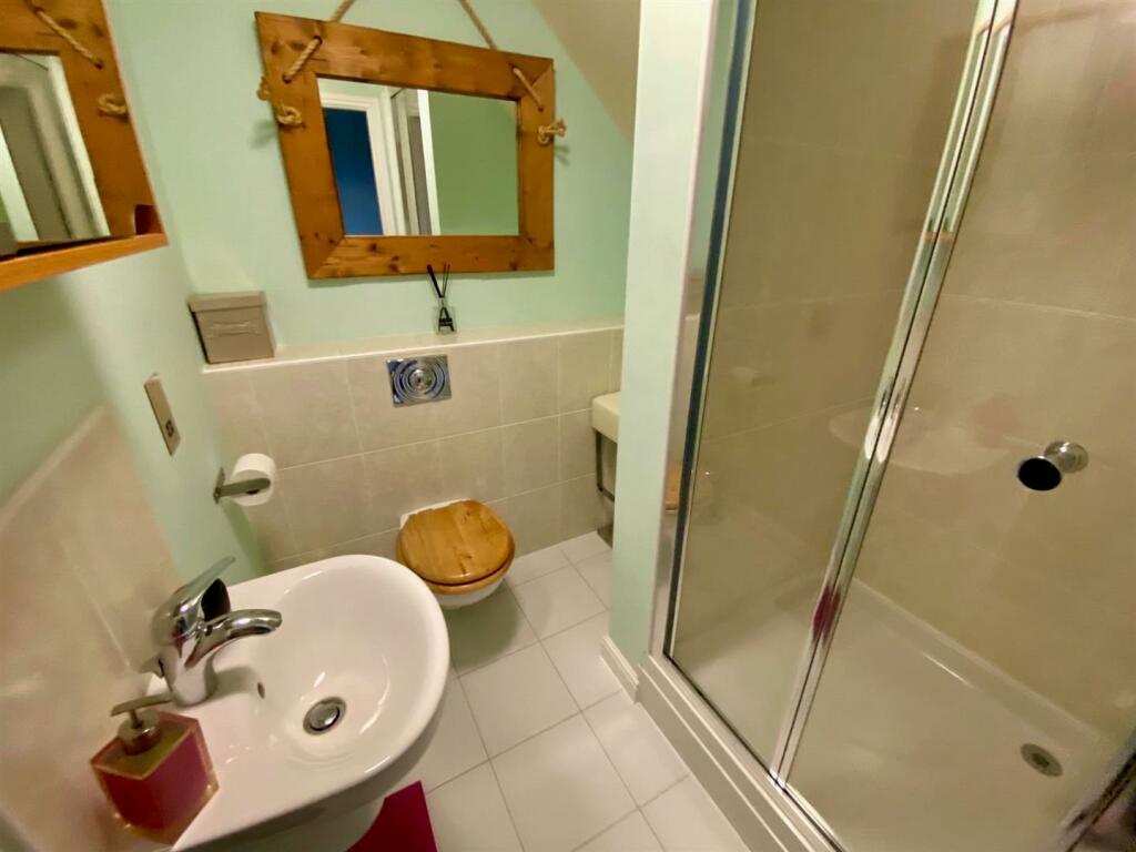 gf shower room.jpg