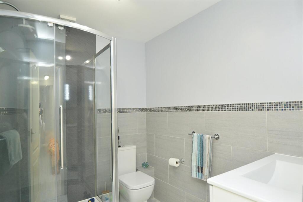 resizedShowerRoom.jpg