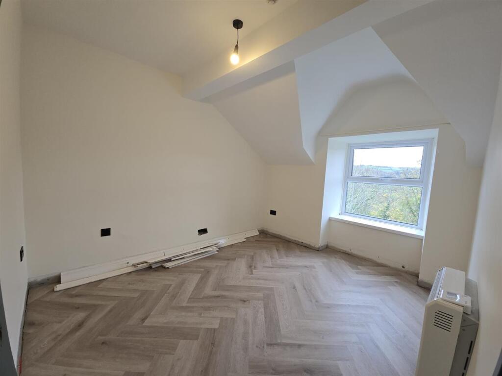 WhatsApp Image 2025-11-11 at 14.00.06_fef98ef5.jpg