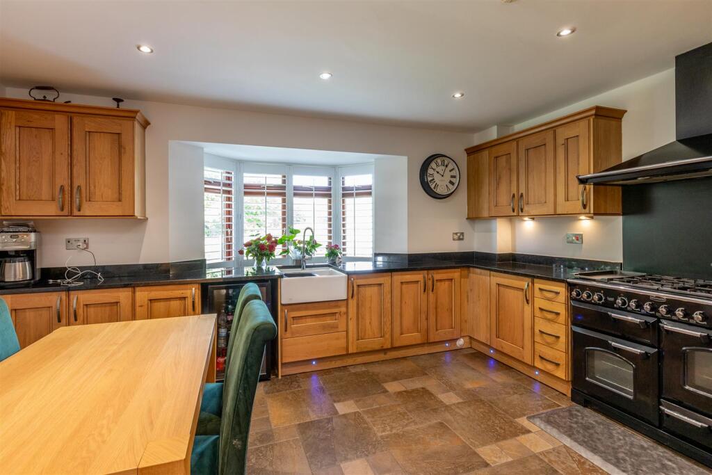 The Lodge, Westbury on Trym Kitchen 3.jpg
